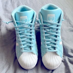 Adidas High top shoes